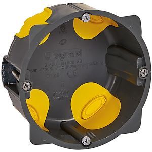 Boîte Eco Batibox 1 poste D85mm profondeur 40mm référence 080086L de la marque Legrand. Boîte pour prise 20A et 32A. De forme ronde pour une pose en encastrée.