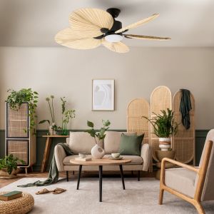 Mise en place dans un salon du Ventilateur de plafond avec éclairage LED, Makani réf. 112459 FARELEK.