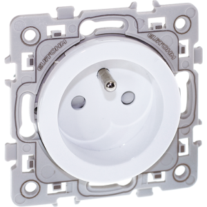 Prise 2P+T à puits avec enjoliveur blanc , mécanisme référence 60260 Square de la marque Eur'Ohm