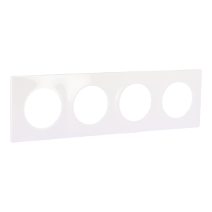 Plaque d'habillage de couleur blanc configuré pour 4 postes avec un entraxe de 71mm. Plaque de finition référence 60299 gamme Square de Eur'Ohm