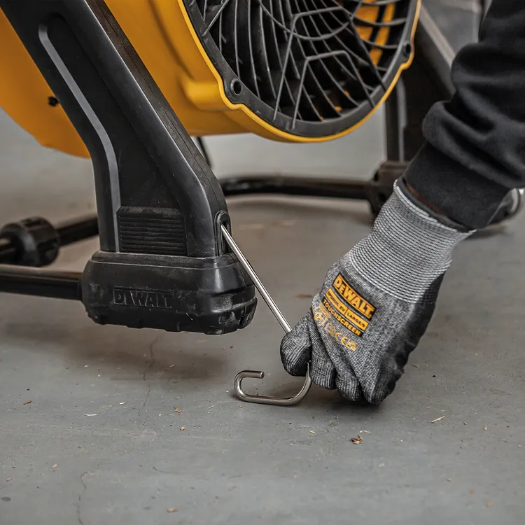 Ventilateur de chantier modèle DXF1645 A référence 112095 de la marque DEWALT. Support et pieds.
