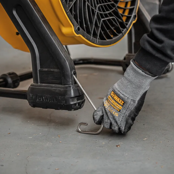 Ventilateur de chantier modèle DXF1645 A référence 112095 de la marque DEWALT. Support et pieds.
