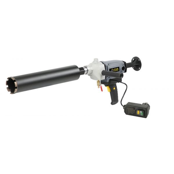CB 1700 Carotteuse 1700 W - 115086 FARTOOLS Pour percer des trous dans différents matériaux tels que le béton, le granit ou la pierre.