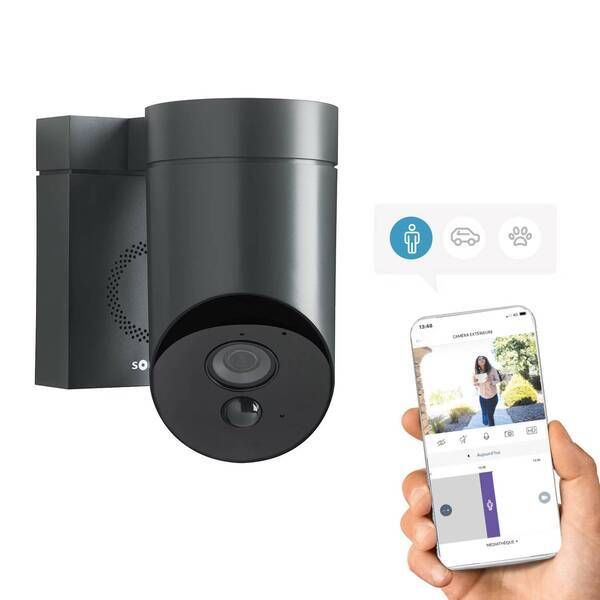 Caméra de surveillance Outdoor 2, référence 1875328 de la marque Somfy. Couleur grise. Utilisation en extérieur. Détecteur de mouvement intelligent, qui fait la différence entre un individu, un animal et un véhicule. Sirène de 110 dB intégrée
